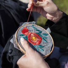 Afbeelding in Gallery-weergave laden, Borduurkit - Flower Power