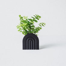 Load image into Gallery viewer, Ribon Rainbow Planter - Black