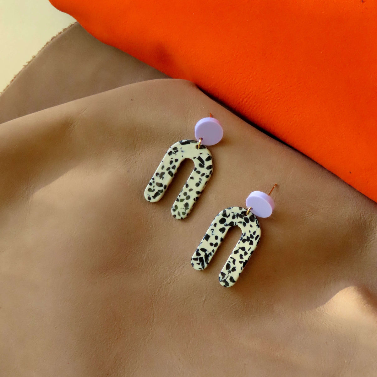 Oorringen - Slim Greige Dots