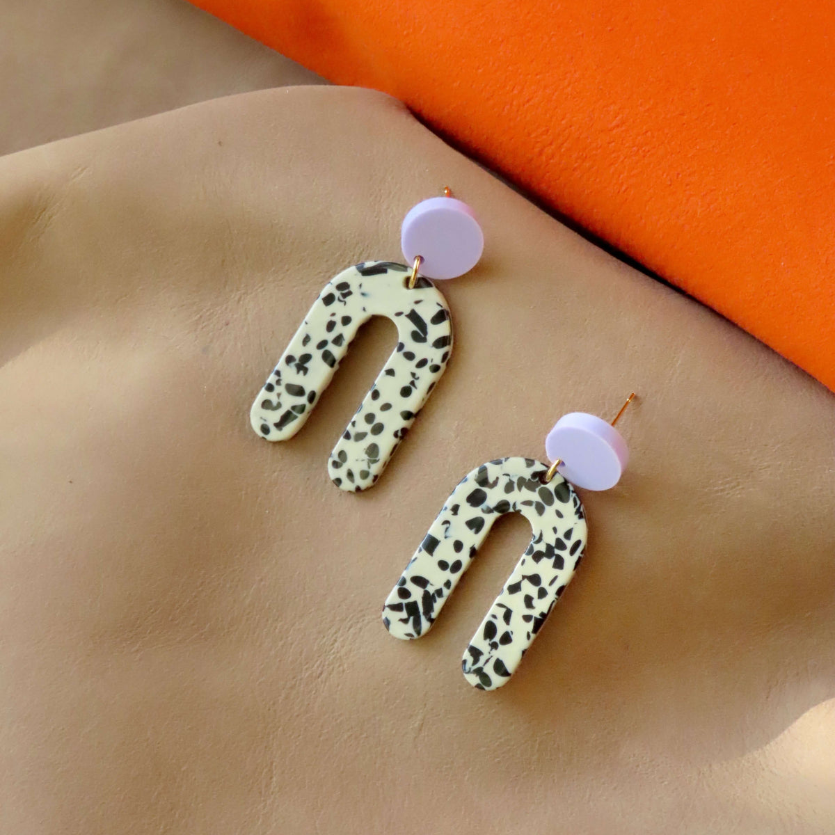 Oorringen - Slim Greige Dots