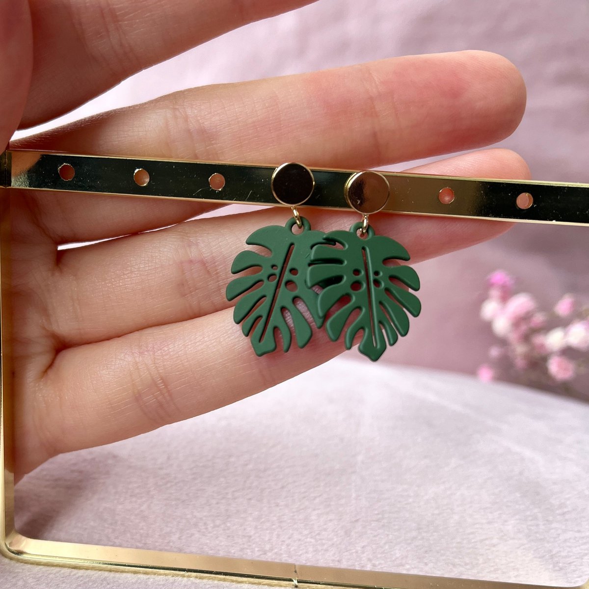 Leaf Stud Earrings - Gold