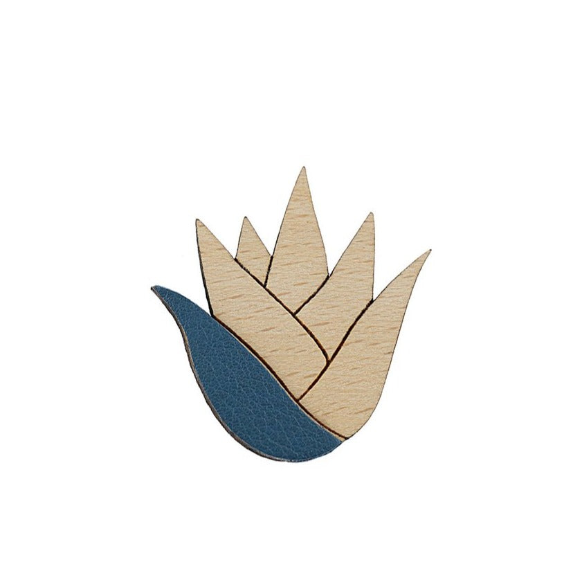 houten broche plant