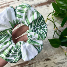 Load image into Gallery viewer, Scrunchie - Philodendron Radiatum
